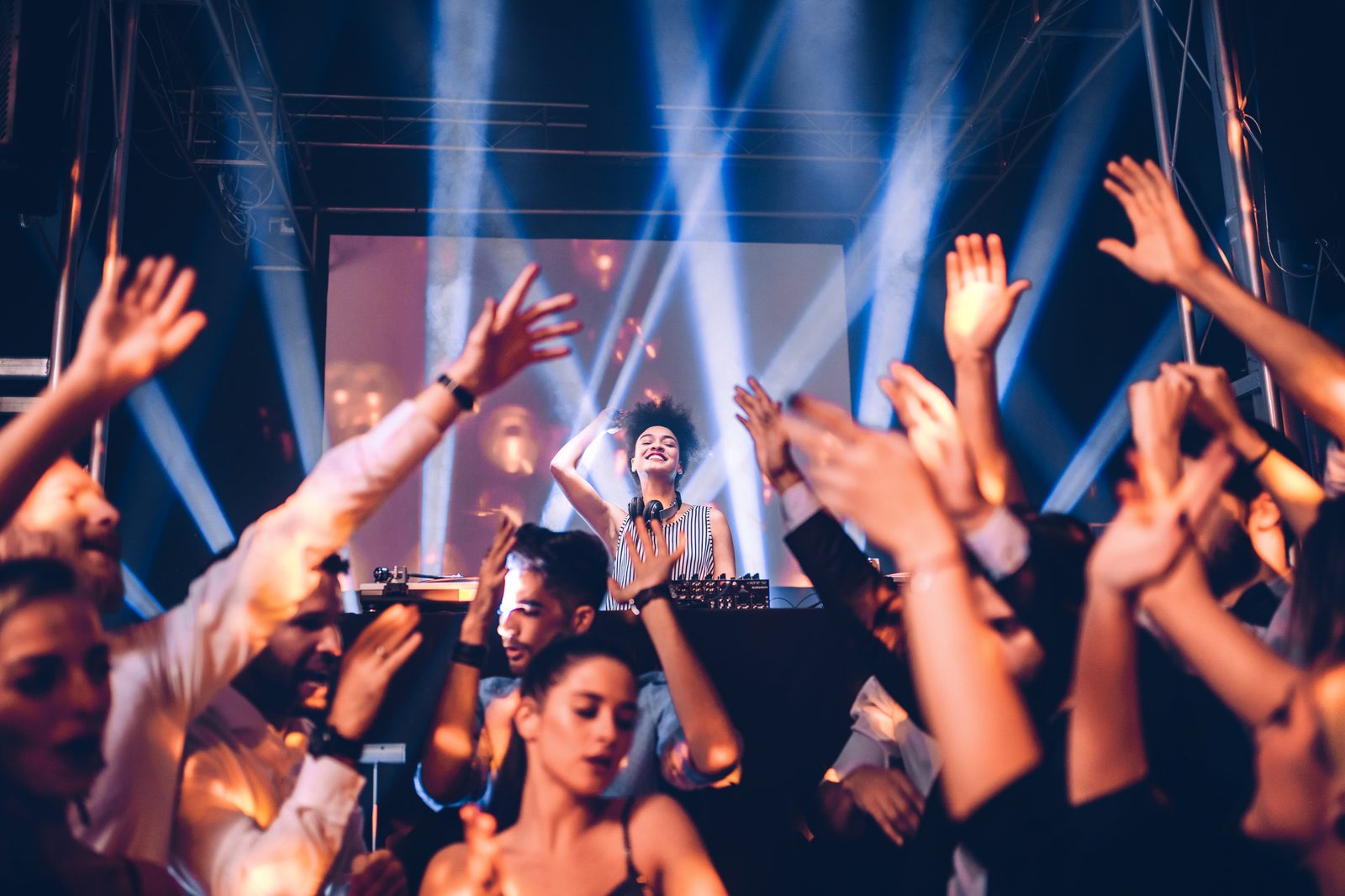 Influencer Nights: Collaborating with Social Media Stars for Club Promotions